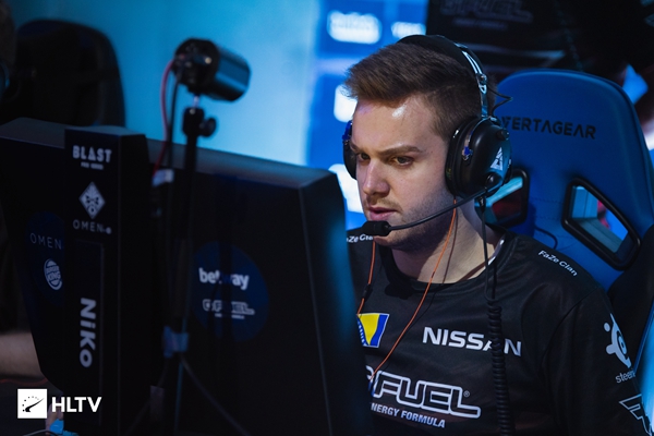 UZI谈S8：我们大家在一个整体目标上的沟通没有做到统一